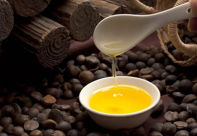 企鵝牌茶籽油雙螺桿榨油機(jī)，用心制造獲得客戶認(rèn)可(圖1)